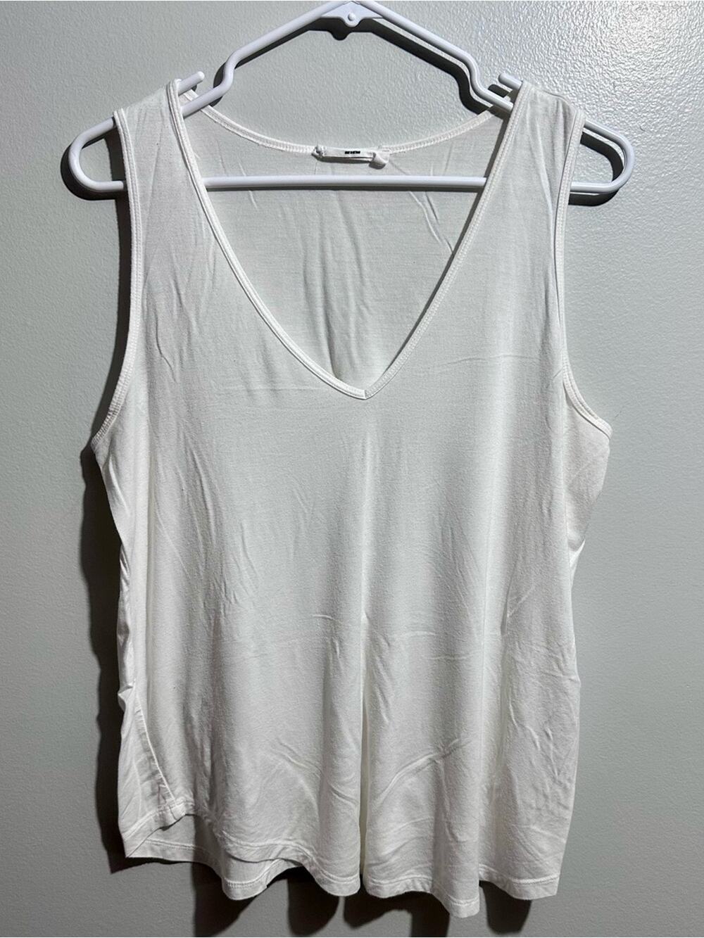 Double Zero White V-Neck Sleeveless Tank Top Size L (612)